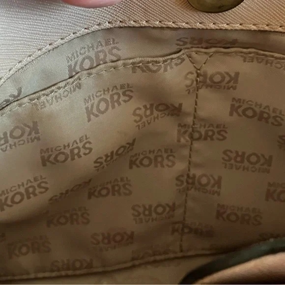 MICHAEL Kors Handbag with detachable shoulder strap - great condition! - Picture 5 of 5